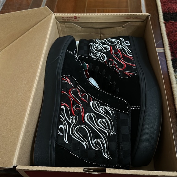 Vans Comfy Cush Ignition black black embroidered flames - Picture 9 of 9